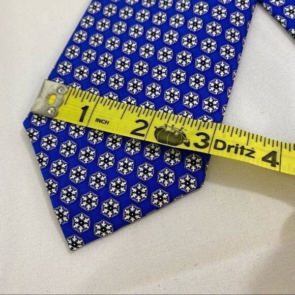 Tommy Hilfiger Blue and White Daisies Neck Tie - Picture 3 of 5